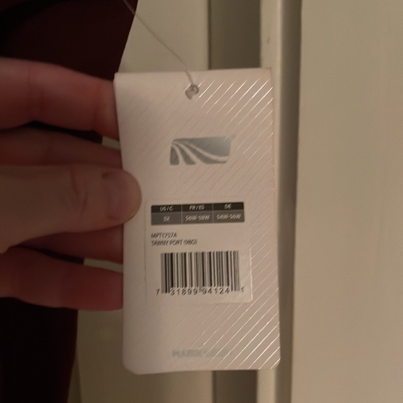 Marika 3x, Maroon, Long Sleeve Activewear Top with Twisted Back Design, MWT - Picture 4 of 8